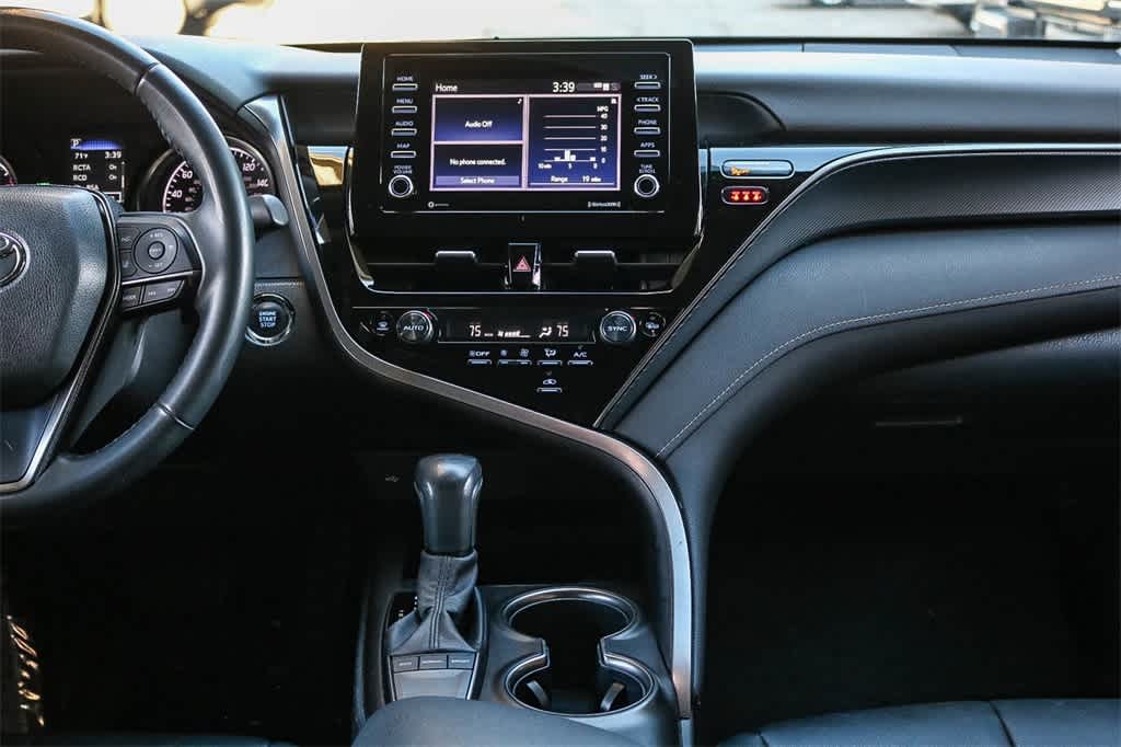 Thumbnail: 2022 Toyota Camry - 13