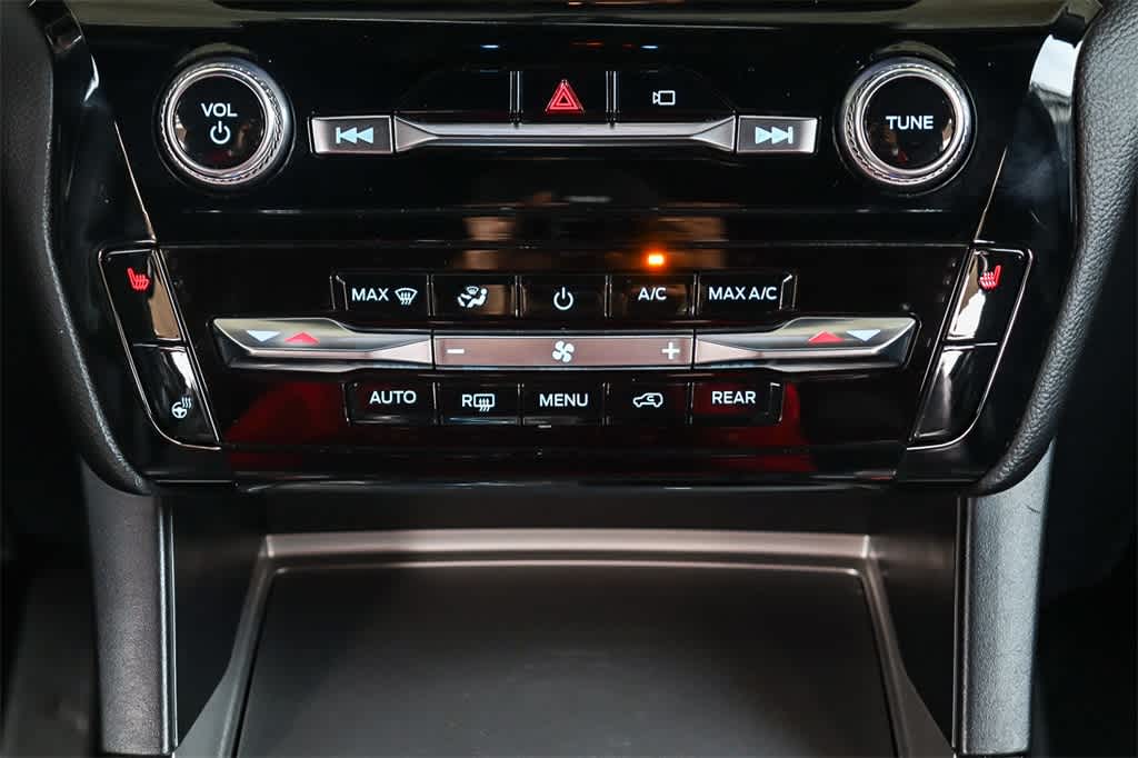 Thumbnail: 2022 Ford Explorer - 14