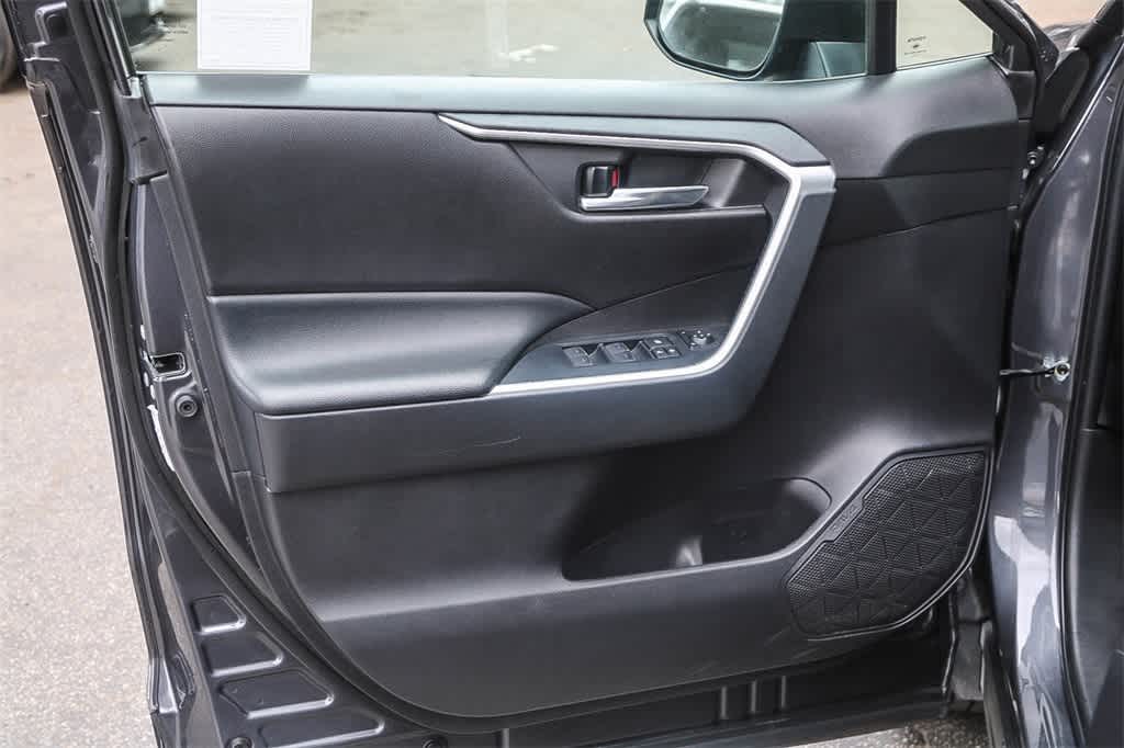 2022 Toyota RAV4 XLE 22
