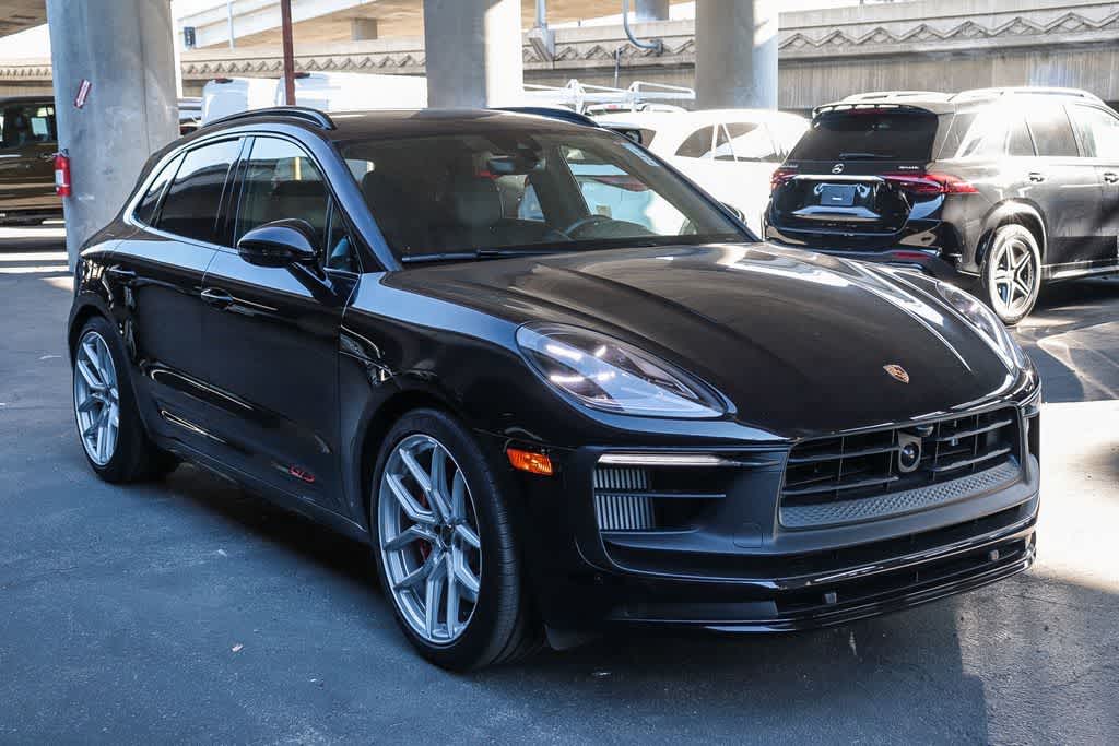 Thumbnail: 2024 Porsche Macan - 3