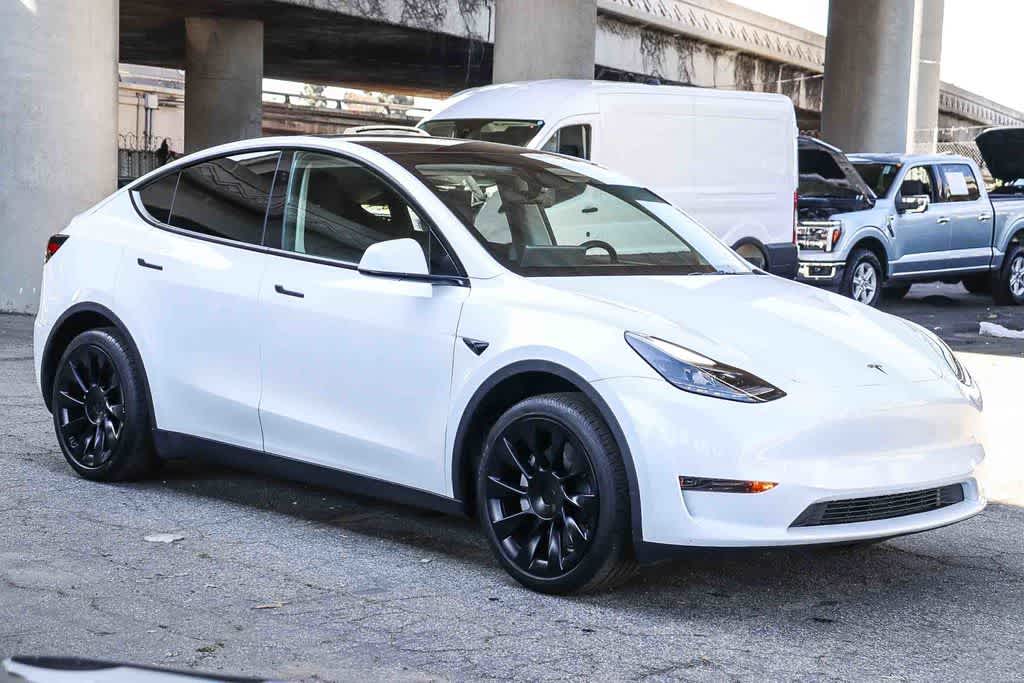 Thumbnail: 2024 Tesla Model Y - 3