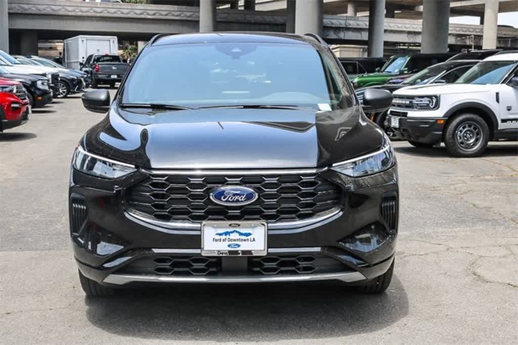 2024 Ford Escape ST-Line photo 2