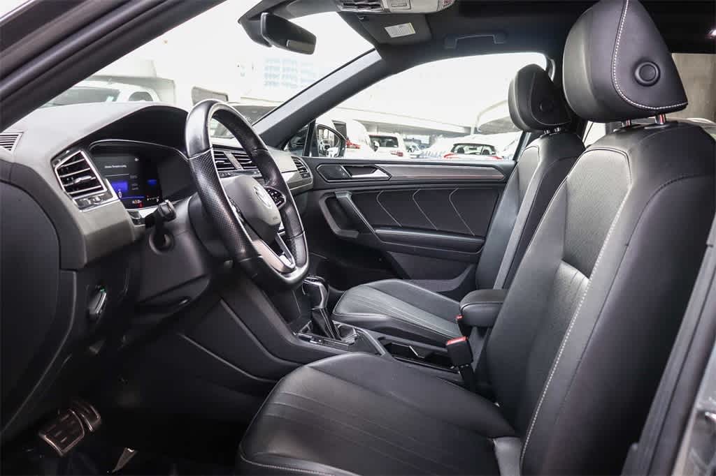 Thumbnail: 2023 Volkswagen Tiguan - 18