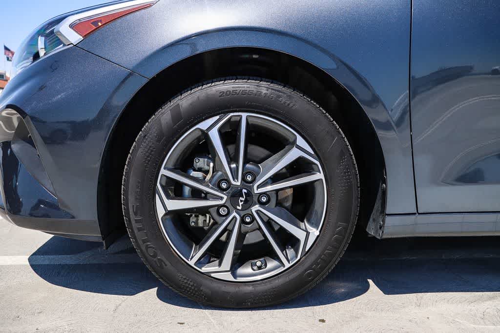 Thumbnail: 2023 Kia Forte - 10