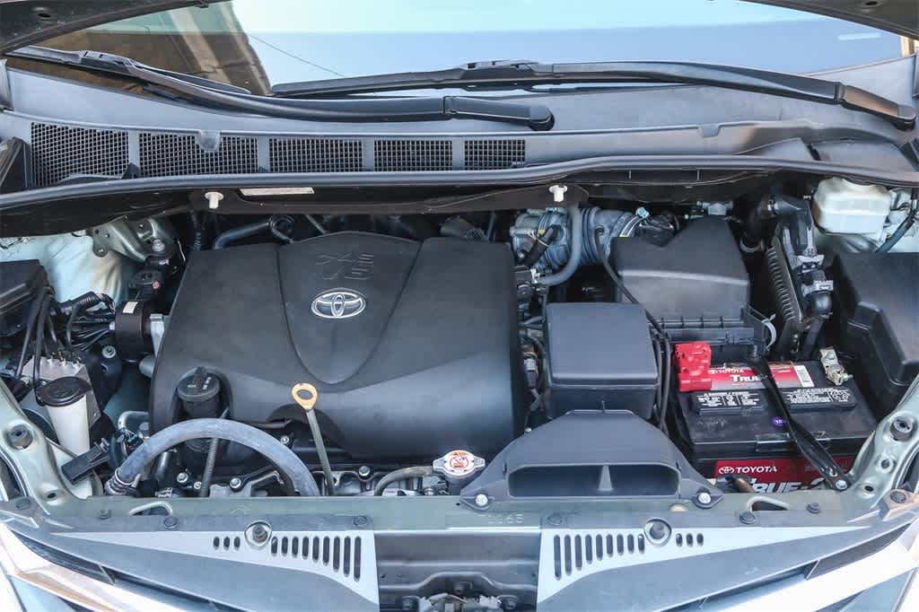 Thumbnail: 2020 Toyota Sienna - 29