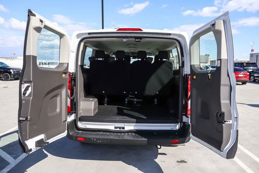 Thumbnail: 2023 Ford Econoline - 31