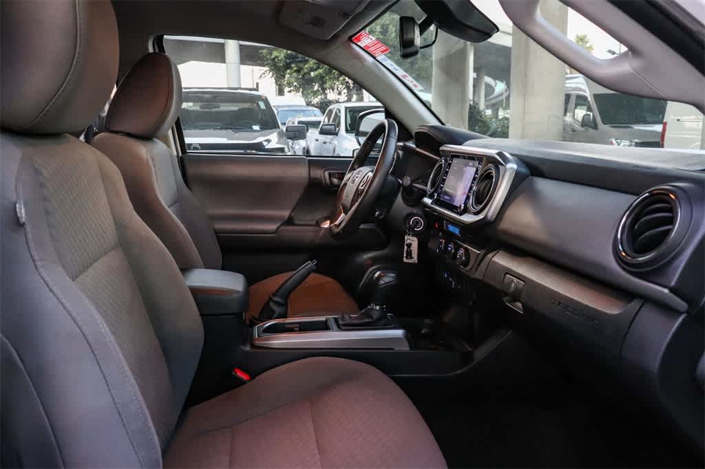 Thumbnail: 2022 Toyota Tacoma - 17