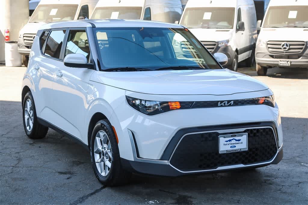 2023 Kia Soul LX 3