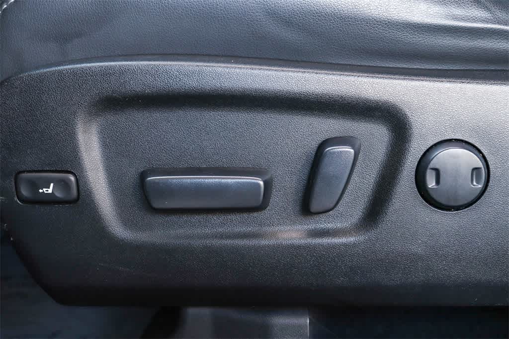 Thumbnail: 2017 Toyota Highlander - 21