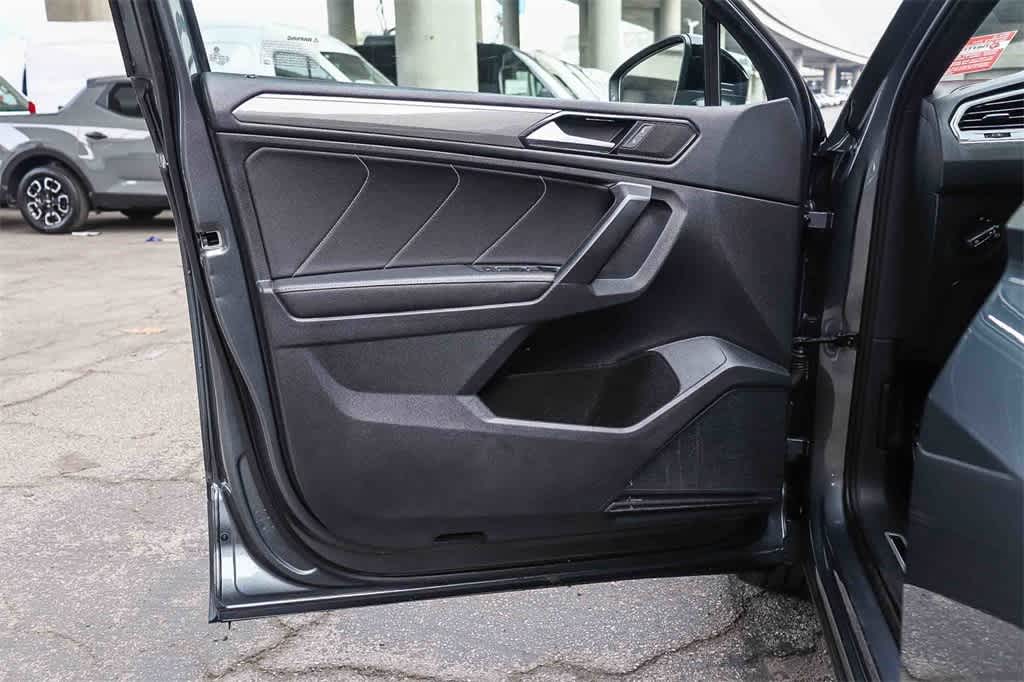 Thumbnail: 2023 Volkswagen Tiguan - 23