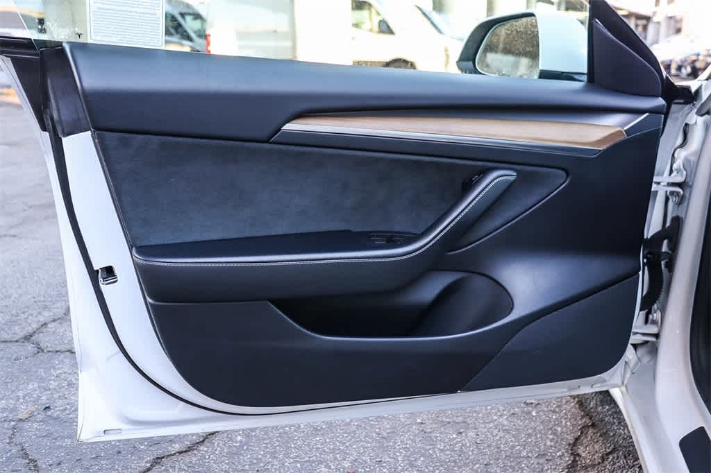 Thumbnail: 2021 Tesla Model 3 - 19