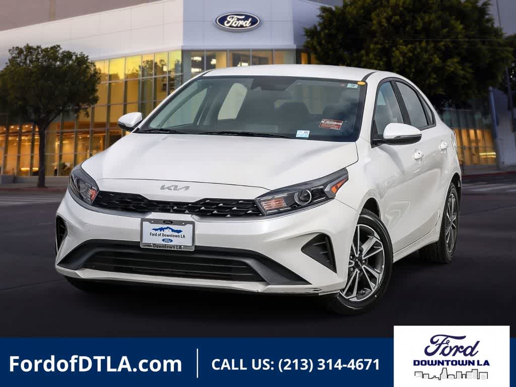 2024 Kia Forte LXS AT's photo