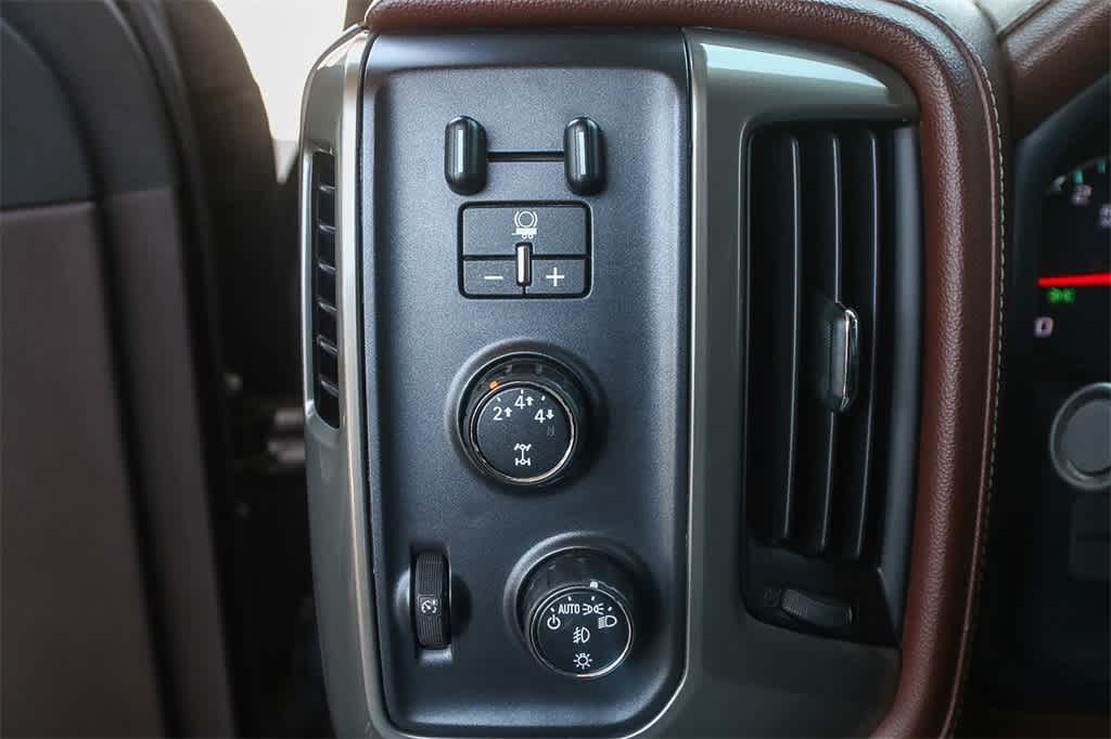 Thumbnail: 2015 Chevrolet Silverado 3500 - 25