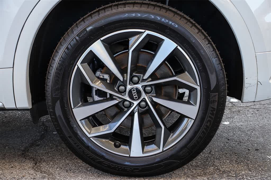 Thumbnail: 2023 Audi Q5 - 11