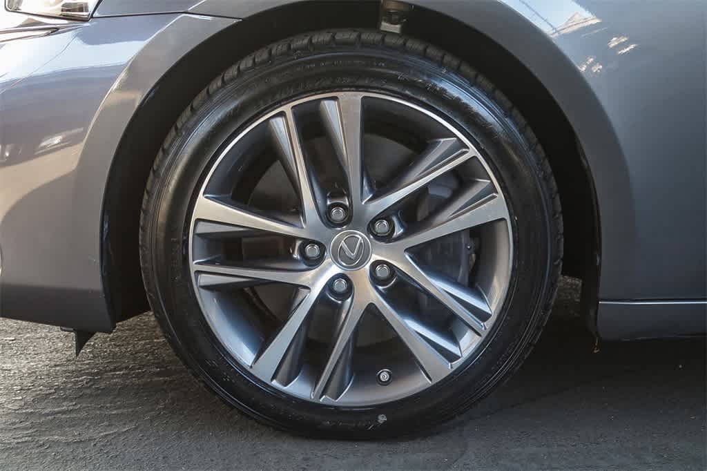 Thumbnail: 2018 Lexus IS - 11