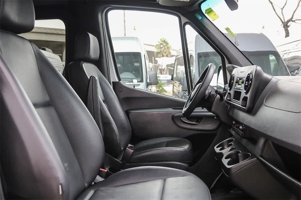 Thumbnail: 2020 Mercedes-Benz Sprinter - 14