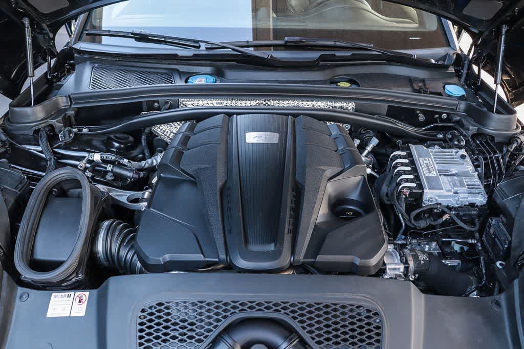 Thumbnail: 2024 Porsche Macan - 27