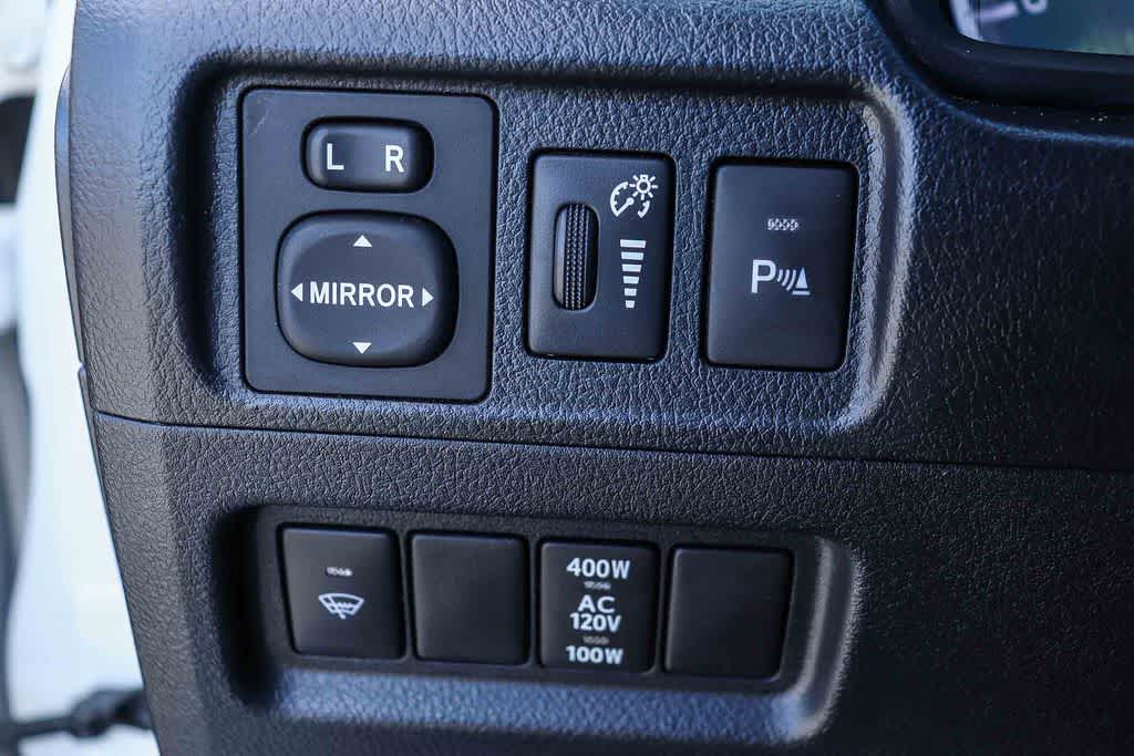 Thumbnail: 2018 Toyota 4Runner - 21