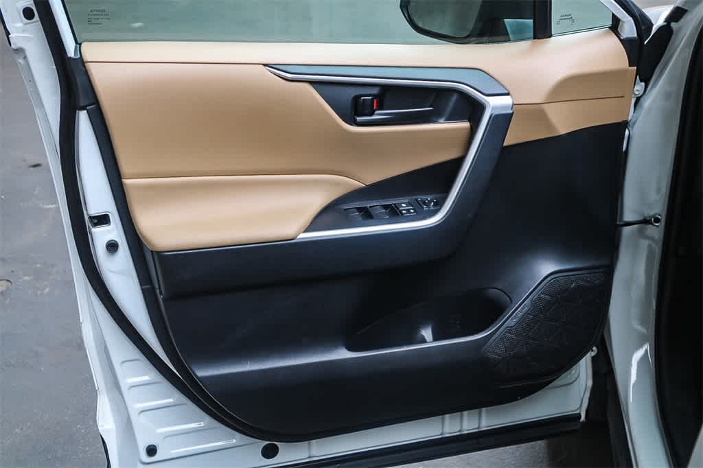 2021 Toyota RAV4 LE 21