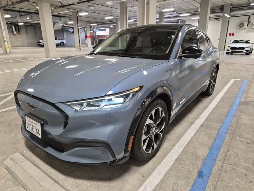 2023 Ford Mustang-Mach-e Premium's photo