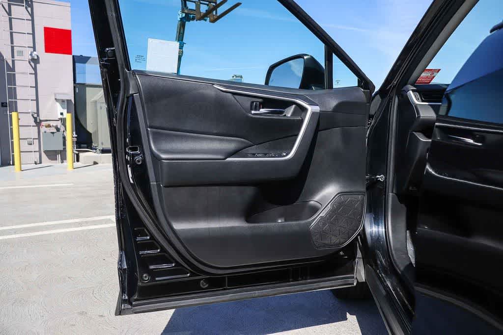 Thumbnail: 2021 Toyota RAV4 - 20