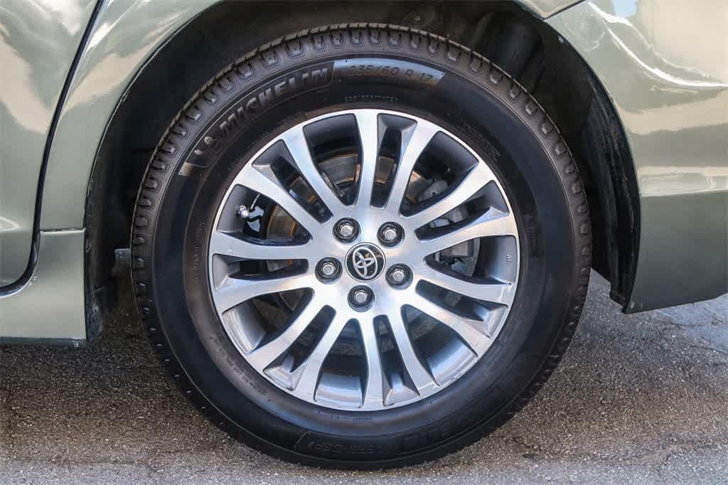 Thumbnail: 2020 Toyota Sienna - 10