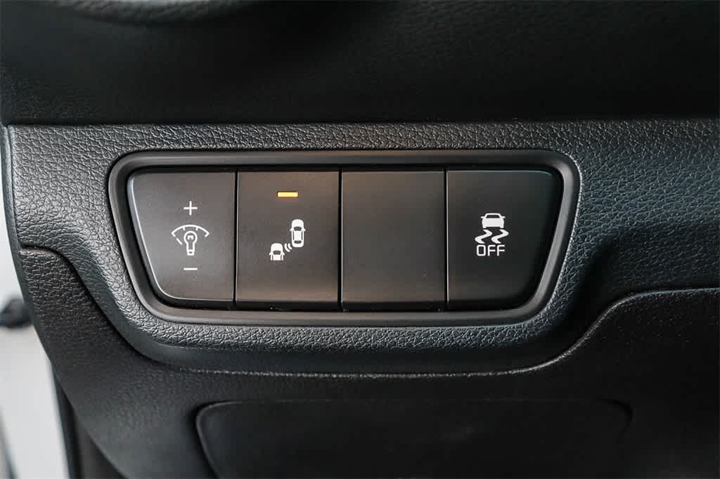 Thumbnail: 2023 Kia Forte - 23