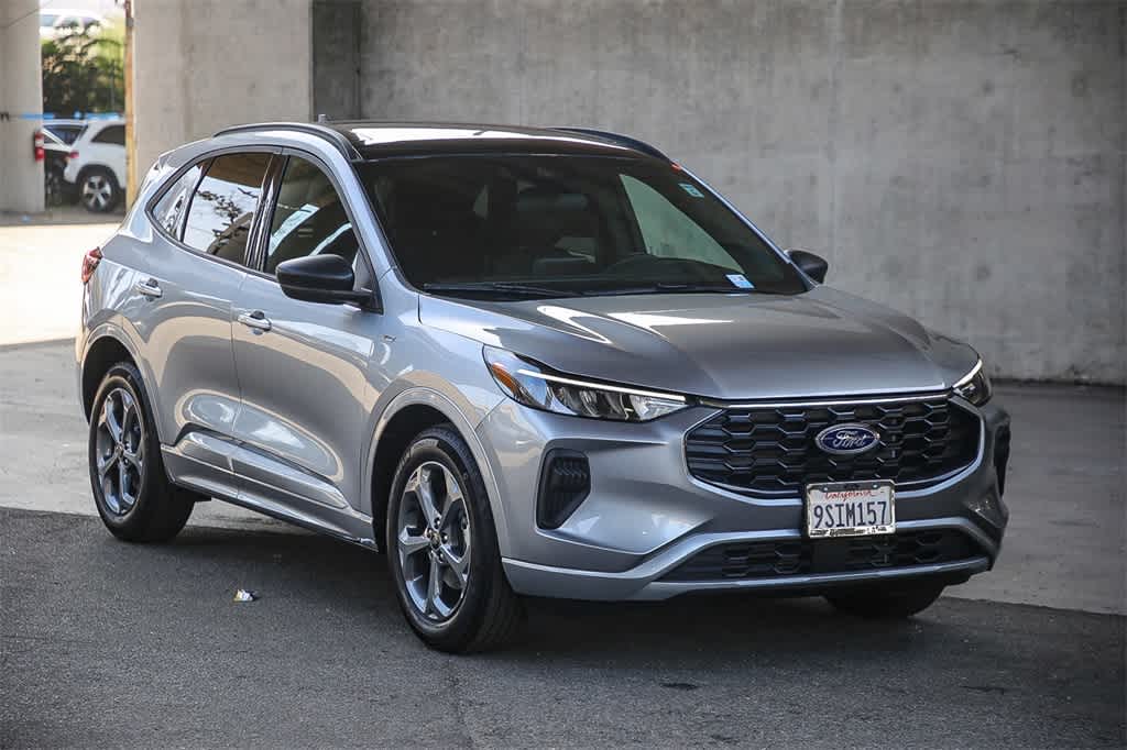 2024 Ford Escape ST-Line photo 2