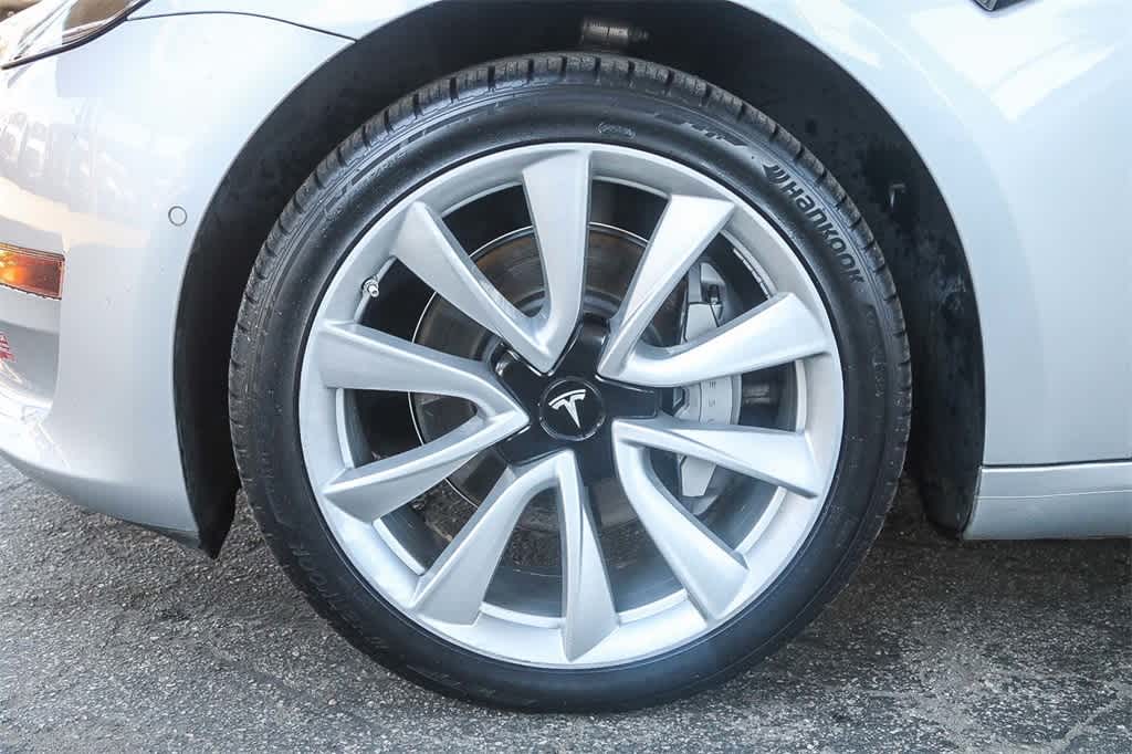 Thumbnail: 2018 Tesla Model 3 - 11