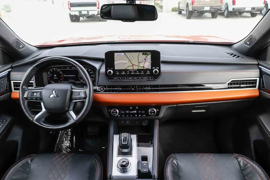 Thumbnail: 2023 Mitsubishi Outlander - 12