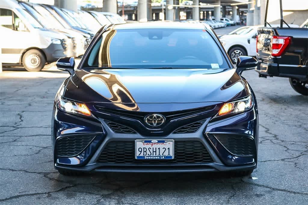 2022 Toyota Camry SE photo 2