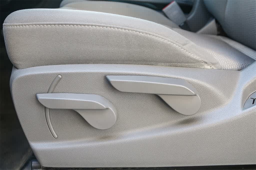 Thumbnail: 2015 Chevrolet Silverado 1500 - 19