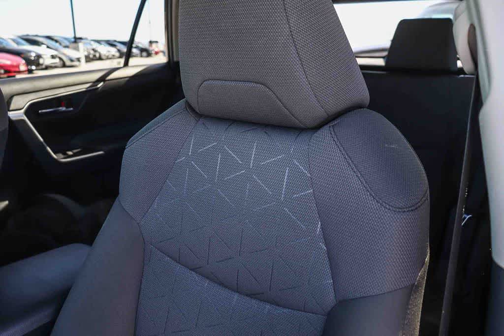 Thumbnail: 2021 Toyota RAV4 - 25