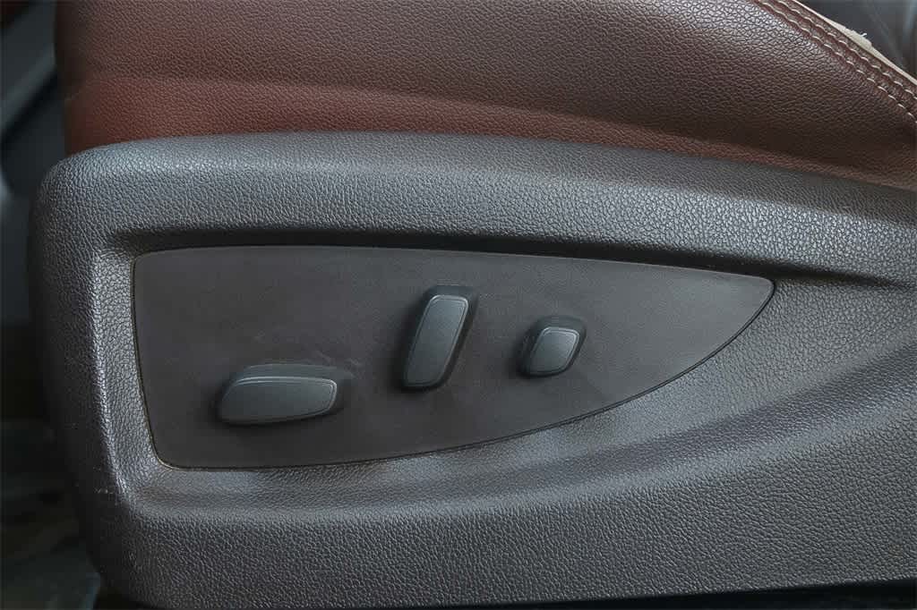 Thumbnail: 2015 Chevrolet Silverado 3500 - 23