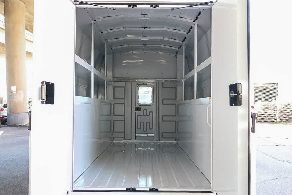 2026 Ford E-Series Cutaway Base - Photo 33