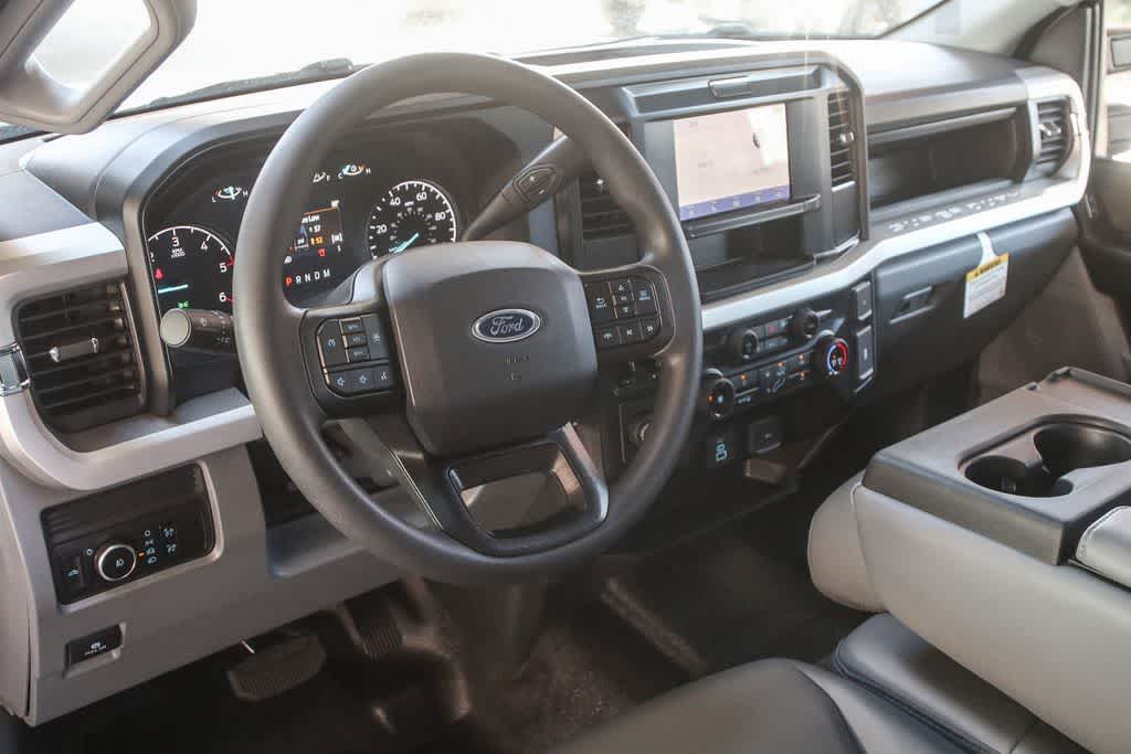 Thumbnail: 2025 Ford F-350 - 19