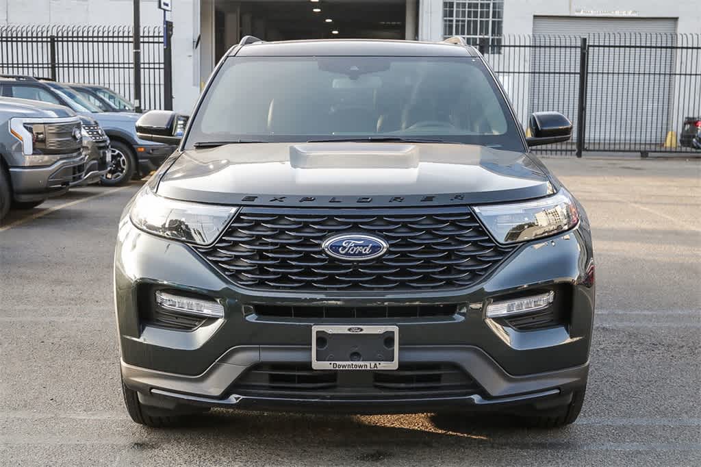 2023 Ford Explorer ST-Line photo 2
