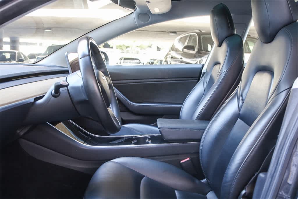 Thumbnail: 2019 Tesla Model 3 - 17
