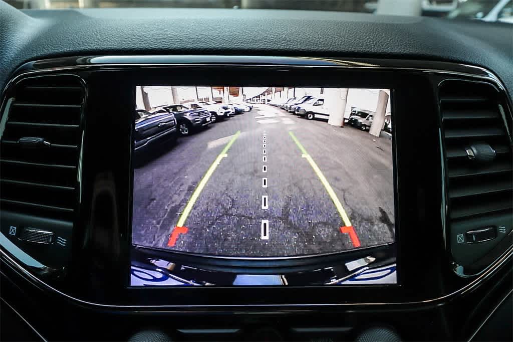 Thumbnail: 2020 Jeep Grand Cherokee - 24