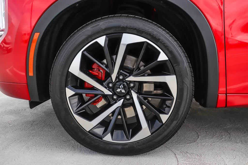 Thumbnail: 2023 Mitsubishi Outlander - 11