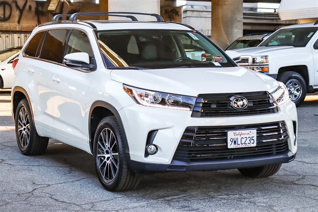 Thumbnail: 2017 Toyota Highlander - 3