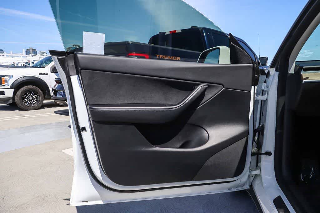 Thumbnail: 2021 Tesla Model Y - 21