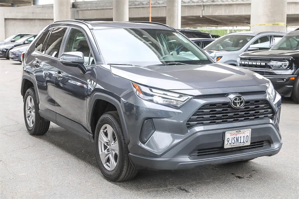 2022 Toyota RAV4 XLE 3
