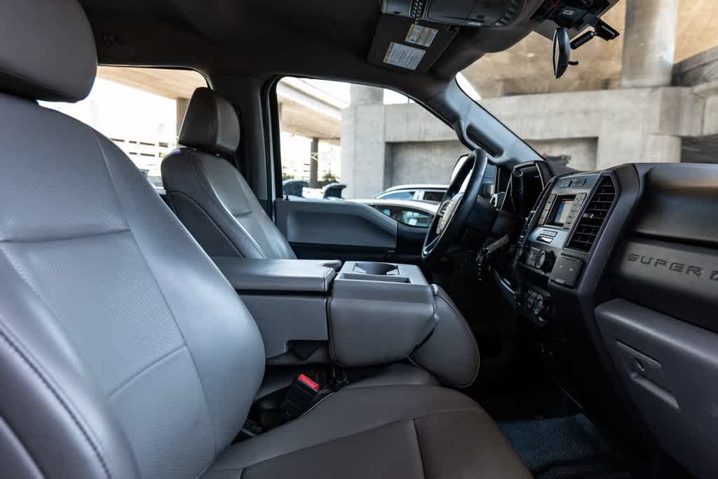 2020 Ford F-350 Super Duty Chassis Cab XL - Photo 17