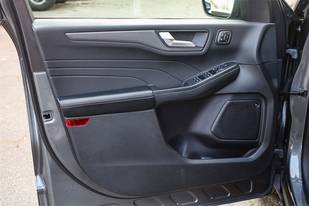 Thumbnail: 2023 Ford Escape - 22