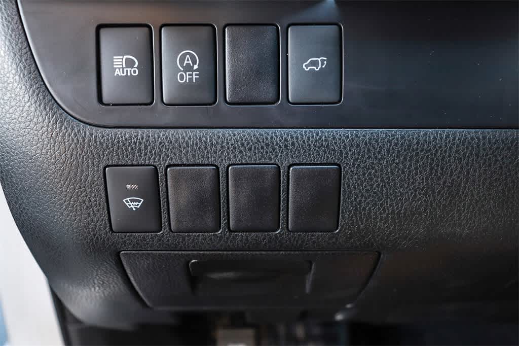 Thumbnail: 2017 Toyota Highlander - 23