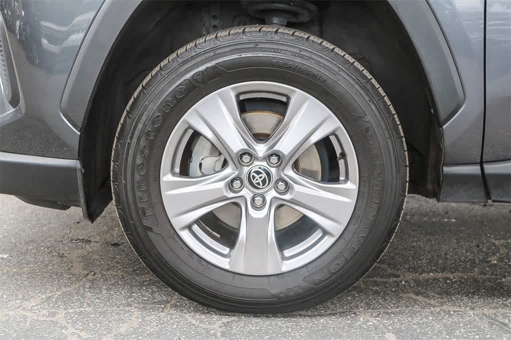 2022 Toyota RAV4 XLE 10