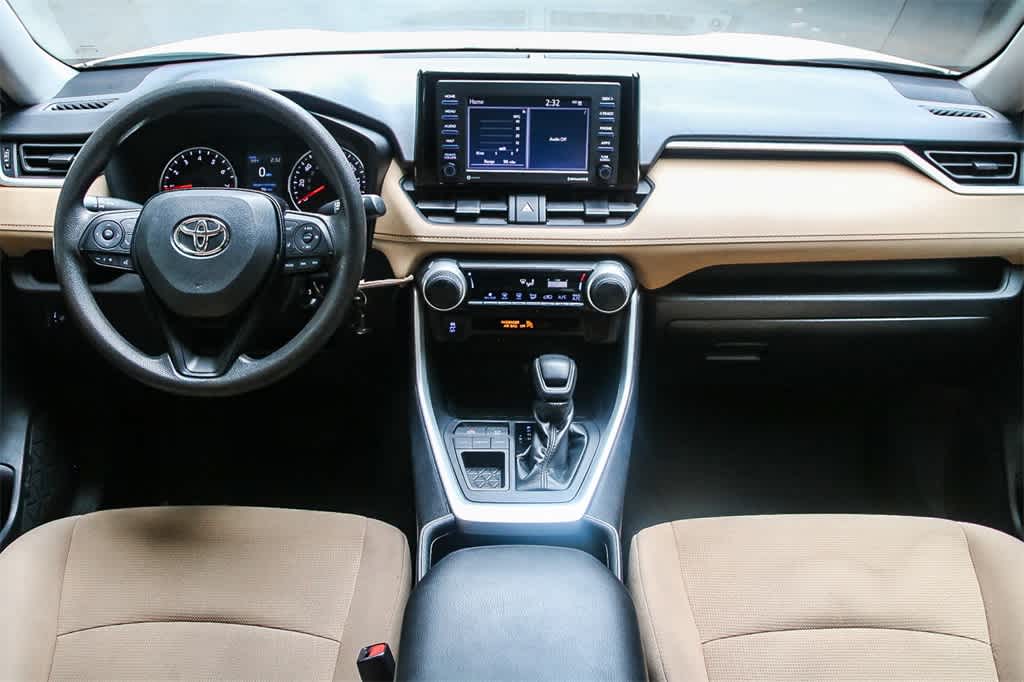 2021 Toyota RAV4 LE 12