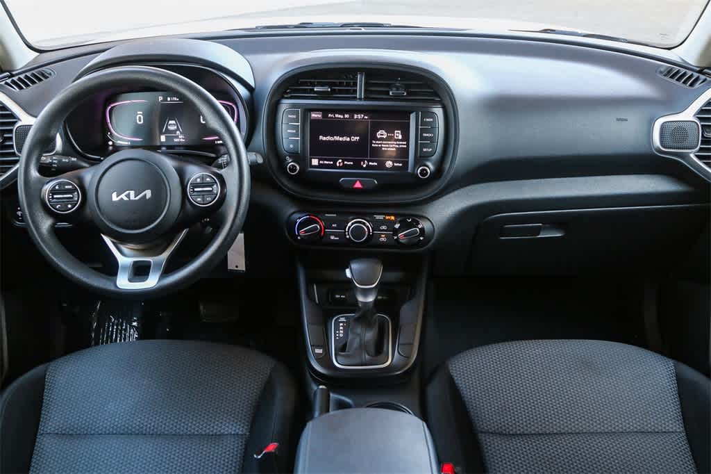 2023 Kia Soul LX 12