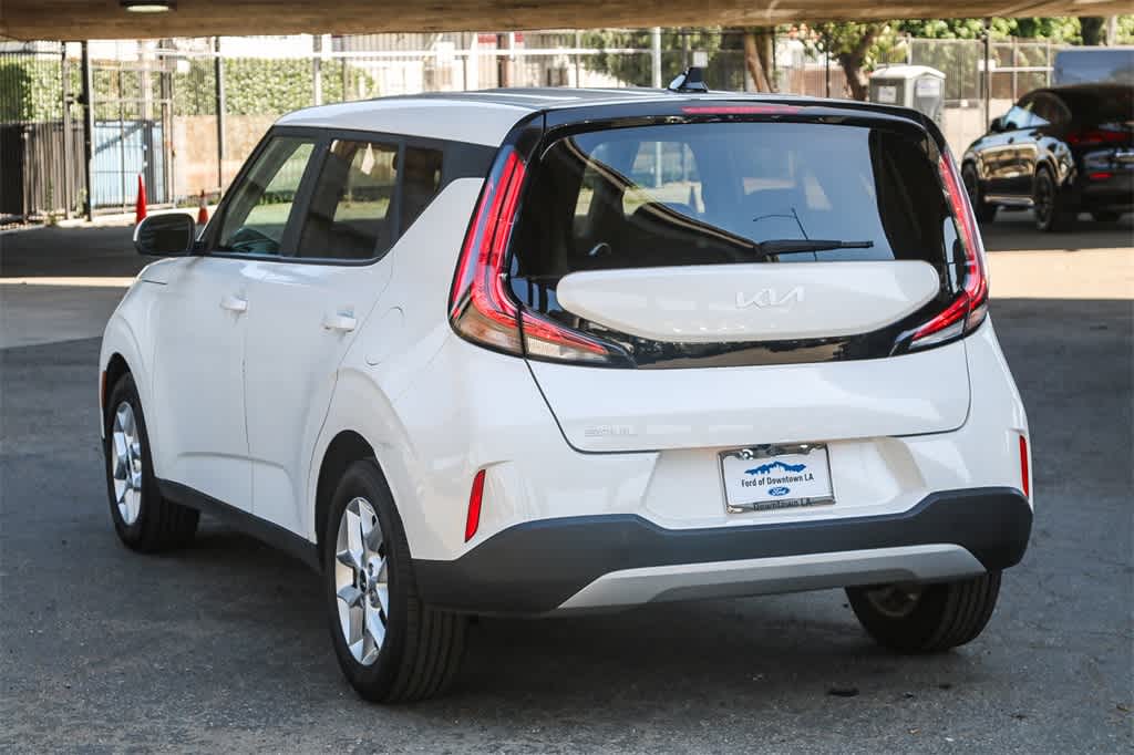 2023 Kia Soul LX 8